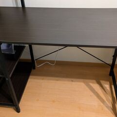 ニトリのシステムデスクの画像