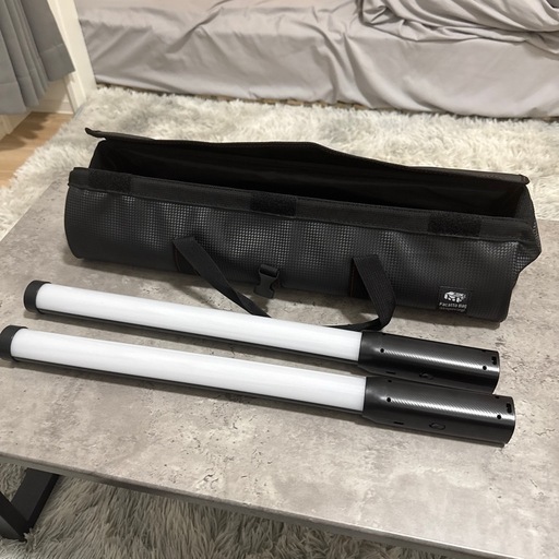 Ulanzi LEDビデオライト 2本 360°RGB撮影用ライト ハンドヘルドライト 2500-9000K色温 2600mAh Type-C充電式 20種FXモード 無段階調光 バーライト 撮影照明ライト 1/4インチネジ穴付き 高輝度 商品撮影/LEDスタジオ撮影/YouTube/Tiktok/ビデオ撮影に適用可能 軽量 持ち運び便利