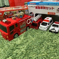 【値下げ交渉可能 / 汚れ･傷なし】 トミカ 緊急車両 消防車 ...