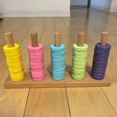 カラフルな木製積み木セットの画像