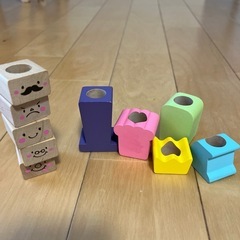 カラフルな木製積み木セットの画像