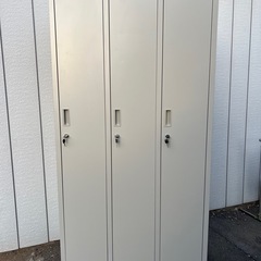 ■3人用ロッカー カギ付■オフィスロッカー 更衣ロッカー スチー...
