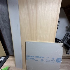 吉野石膏  準不燃タイガーボード　全部で4枚　石膏ボード2枚+木の板と半分破れの石膏ボード　　の画像