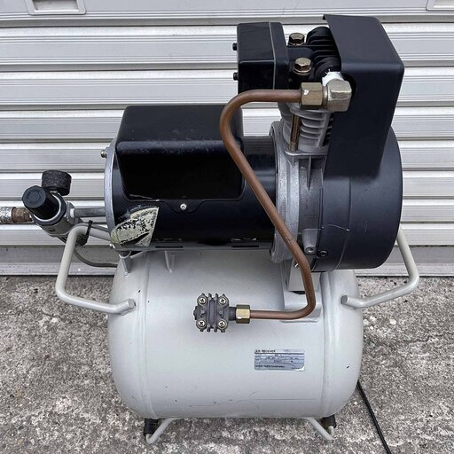 アネスト岩田 オイルフリーコンプレッサ TFP04-10C 100V