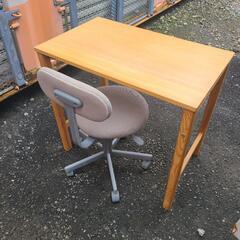 折り畳み簡易デスクと事務椅子