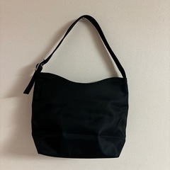 黒のバッグ
