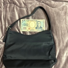黒のバッグの画像