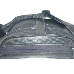 【送料無料】 本革製 ウェストポーチ 黒 ボディバッグの画像