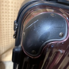 キャリー　ワインレッド色　傷あります　横30センチ縦40センチ　マチ22センチ　タイヤやチャック問題なしですの画像