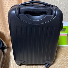 キャリー　ワインレッド色　傷あります　横30センチ縦40センチ　マチ22センチ　タイヤやチャック問題なしですの画像