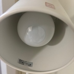 美品です。真っ白いニトリのフロアランプの画像