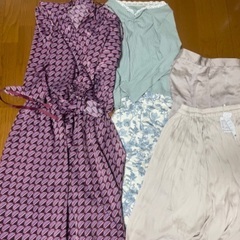 洋服まとめて100円で。の画像