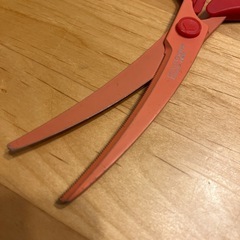 貝印　カーブキッチンバサミの画像