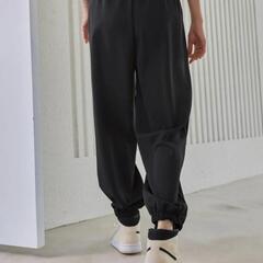 美品  キャロットパンツ 黒 Мサイズ スポーツ ズボン イージーパンツの画像