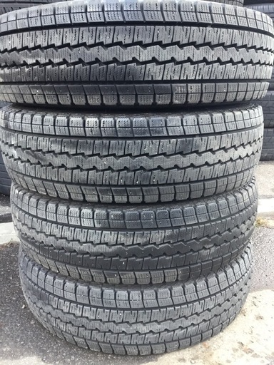 ハイエース等 超バリ溝 195/80R15  LT ダンロップ スタッドレスタイヤ 4本セット