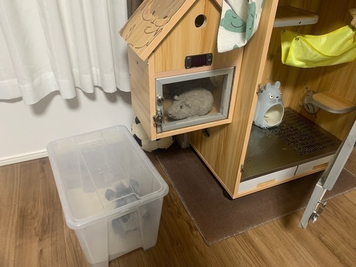チンチラ小動物の冷房付きのお部屋、おもちゃ、食品、日用品など