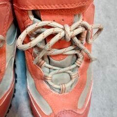 モンベル　ハイキングシューズの画像