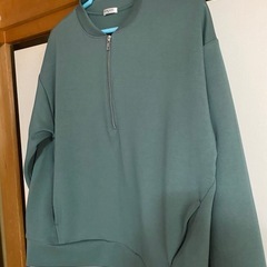 【新品💫】少し肌寒い今の時期にトップスの画像