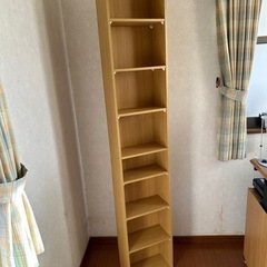【空きスペースに最適‼️】スリム本棚(収納力あり)