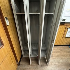 ３人用縦型ロッカー　全て鍵あり　中古美品の画像