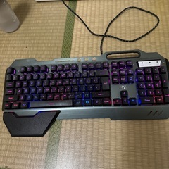 ゲーミングキーボード　0¥