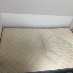 セミダブルベッド