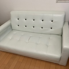 白い合皮ソファ（2人がけ）