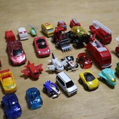 プレゼントにも☆ミニカー大量（トミカ26台含みます）の画像