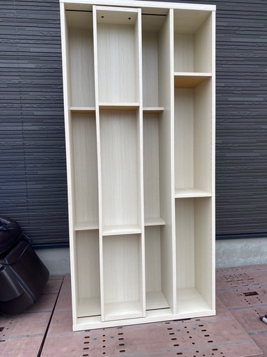今月まで！定価３万円【美品】大型収納　本棚　コミックラック