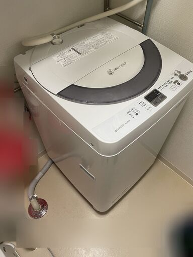 【引渡予定者仮決定中】引っ越しに伴い、2人暮らし用のシャープの洗濯機「SHARP ES-GE55N」を売却