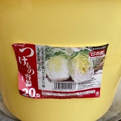漬物石と桶の画像