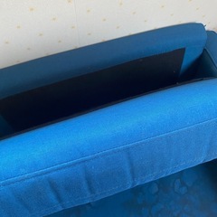 青 ソファ タダでお譲りしますの画像