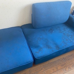 青 ソファ タダでお譲りします