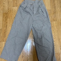 チェックのワイドパンツ