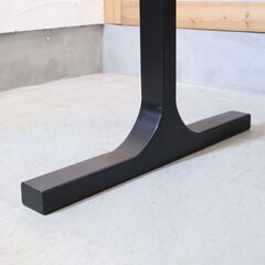 Kanademono(かなでもの)のFENIX × Black Steel スタンディングデスクです。マットな質感で角がR型のスタイリッシュなデザインの天板が魅力。ミーティングテーブルなどにも最適♪の画像