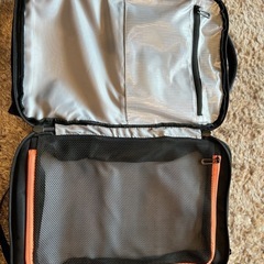 ビジネスリュックバック　マチ拡張で大容量の画像