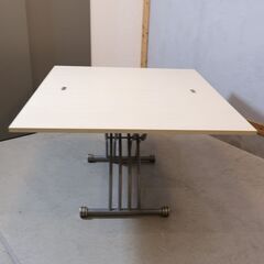 イタリアのブランド”OZZIO ITALIA(オッジオイタリア)”のSALISCENDI(サリスカンディ) リフティングテーブル。昇降とバタフライ天板の機能がついたモダンなリビングダイニングテーブル！の画像