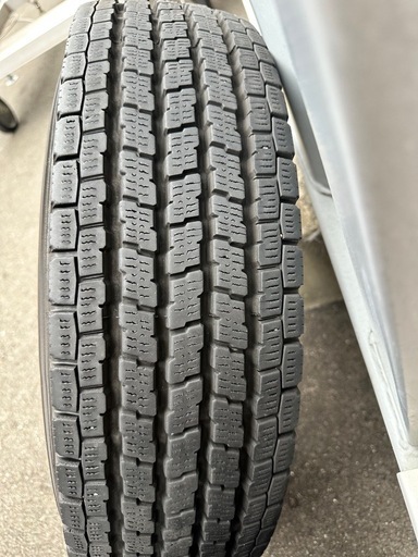 ハイエース、
スタッドレス、ホイールタイヤセット、車検対応、バン用 タイヤ、