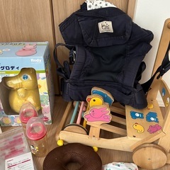 ベビーグッズまとめ売り、歩行器、母乳実感、哺乳瓶、抱っこ紐、おもちゃの画像