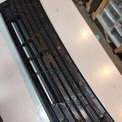 E25 キャラバン　フロントグリル (後期型)の画像