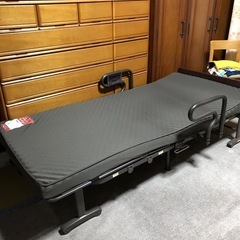 昨年購入　電動ベッドお譲り致します。　美品