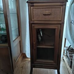 ラタン　飾り棚