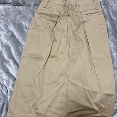 [決まりました］ストレートスカート　ベージュの画像