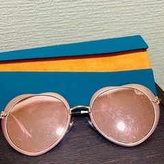 無料　スニーカー　ASICS  サングラス  の画像