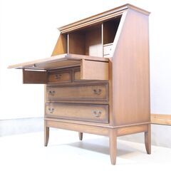 MUKU工房で取り扱われている"加藤木工"のナラ無垢材 ライティングデスクです。アンティーク調のクラシックなライティングビューローは在宅ワークなどにも。IDC OTSUKA(大塚家具)の画像