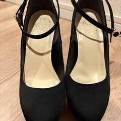 美品✨R &E 23㎝　パンプスの画像