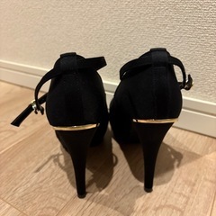 美品✨R &E 23㎝　パンプスの画像