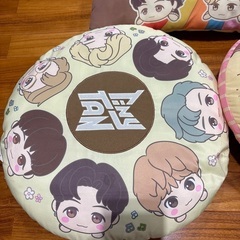 タイニータン　BTS クッションの画像