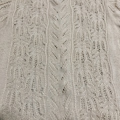 生成りの手編みコットンカーディガンの画像