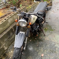 YAMAHA・不動車です。タイヤは後ろは新品ですね。引き取り希望...